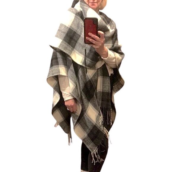 SOFT SURROUNDINGS Shrug - Picture 2 of 7